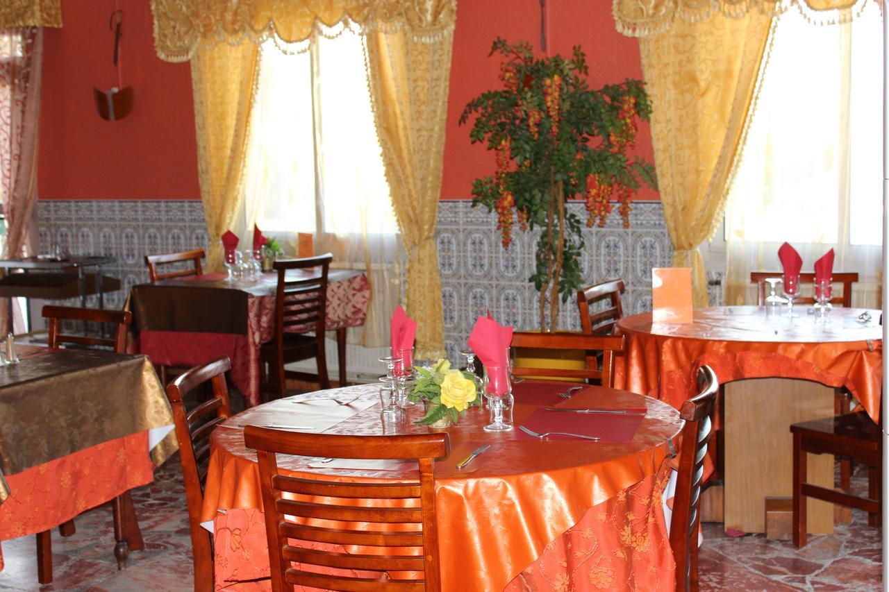 Hotel Restaurant La Garenne Tresserre Buitenkant foto